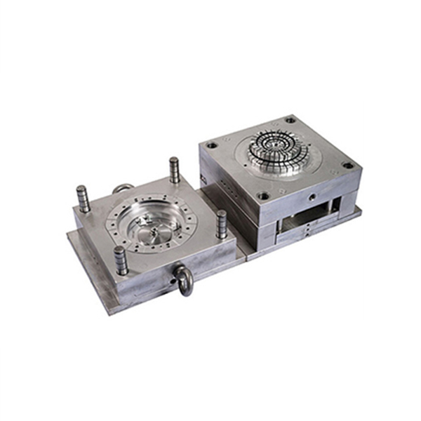 张家界一天然岩洞内废物堆得像楼房环境专家：洞内岩壁、石笋、石钟乳多处被污水浸染构成黑色薄膜